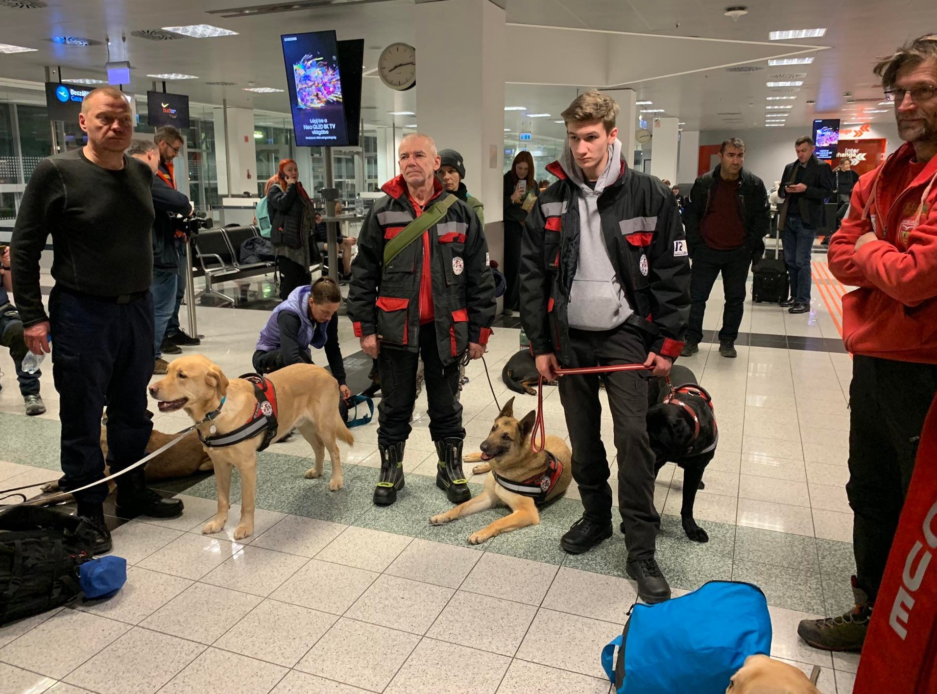 Read more about the article Unkarin Rescue24 lähti Turkkiin